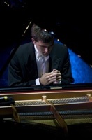 panos-piano200